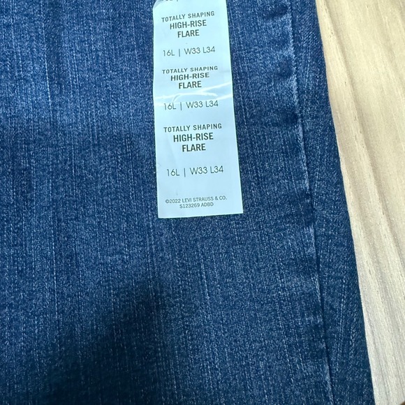 Levi Strauss Signature Women's 16L High Rise Flare Jeans Dark Wash - Picture 4 of 8